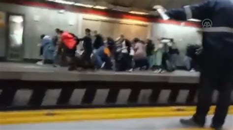 T­a­h­r­a­n­ ­M­e­t­r­o­s­u­’­n­d­a­ ­p­a­n­i­k­ ­a­n­l­a­r­ı­